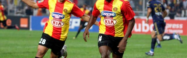 Endine Nigeeria jalgpallikoondise ründaja suri mängu ajal