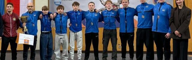 Noored Kreeka-Rooma maadlejad pälvisid Lätis teise koha