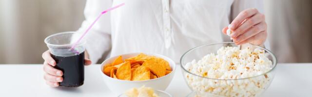 TOP 8: KALORIRIKKAD snäkid ja nende kalorivaesed alternatiivid