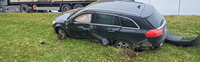 Põlva vallas oli avarii, sõiduauto paiskus kraavi