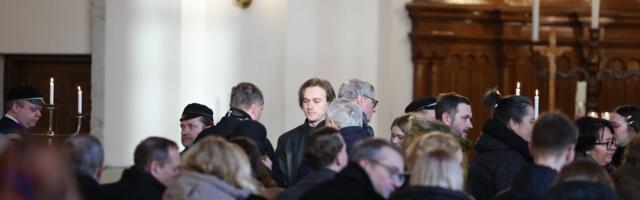 FOTOD | Priit Valkna saadetakse Kaarli kirikus viimsele teekonnale 