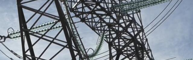 Elering rajab merekaabli Muhu kõrvalt läbi mere