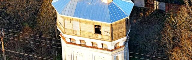 Raa­si­ku vee­torn sai raud­tee­jaa­ma 155. aas­ta­päe­vaks elekt­ri