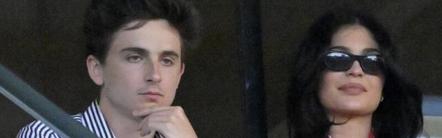 VIDEO | Kuum kohting! Kylie Jenner ei suutnud tennisemängul Timothée Chalamet’st eemale hoida ja kostitas teda ohtrate suudlustega