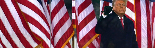 Trump lükkas kutse tulla ametikuriteo protsessil tunnistusi andma tagasi