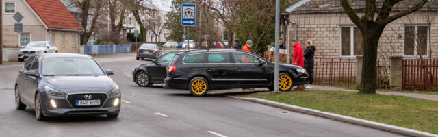 Galerii: Liiklusõnnetus Vallimaa ja Torni tänava ristmikul