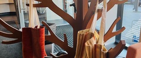 Saku valla kauplustes kasvavad poekotipuud