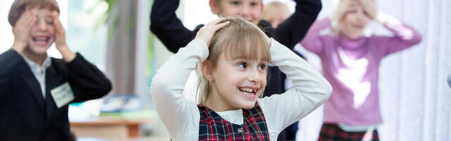 Läti soovib keelustada mobiiltelefonid kuni kuuenda klassini