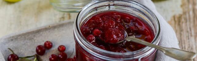 RETSEPTID | Krõbe kana ja hapukas tšatni. Tervislik jõhvikas annab särtsu nii magusale kui soolasele