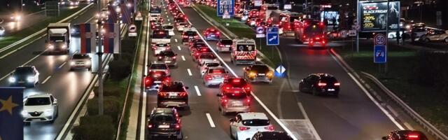 BEZ GUŽVI TOKOM VEČERI NA GRANICAMA Oglasio se AMSS: Evo kakva je situacija na naplatnim rampama