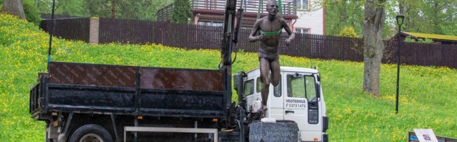 Hubert Pärnakivi taastatud kuju jõudis koju tagasi
