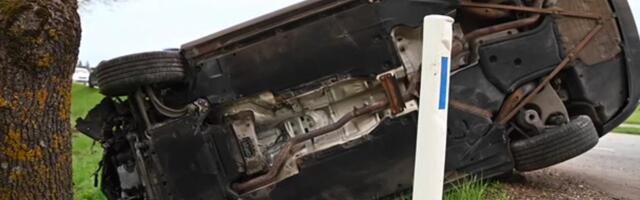VIDEO ja FOTOD | Viljandimaal kaldus auto vastassuunda ja teelt välja, juht sai viga