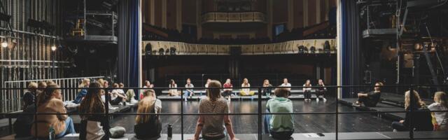 26 noort toovad kümne päevaga  Vanemuise lavale uue lavastuse