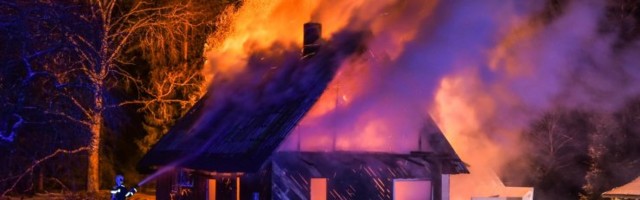 FOTOD ja VIDEO | Viljandimaal põles öösel elumaja