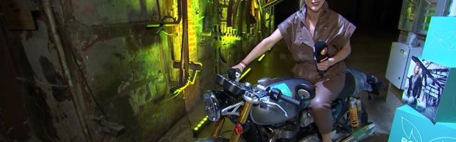 Reporter: Tähelepanu naised! Uus kontorimood on nahkkostüümi kandmine