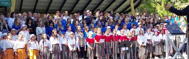 VIDEO ⟩ Ida-Virumaa laulupäeval Iisakus kõlasid Eesti tuntud koorilaulud