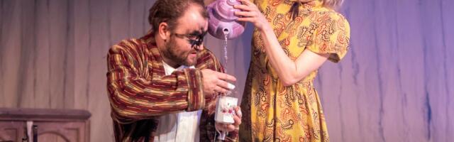 Teatriarvustus. Karin Allik: suvisel sünnipäevapeol saab pigem naerda kui mõelda. “Sünnipäevapidu”