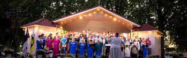 13. Puka Öölaulupeol särasid laval kirkad tähed