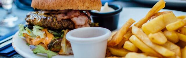 Värske uurimus_ üksildastel naistel on suurem söögiisu ja nõrgem enesekontroll