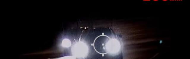 Video: Algaja juht sõitis Tallinnas, tõenäoliselt võidukihutamise käigus, radarisse kiirusega 166 km/h