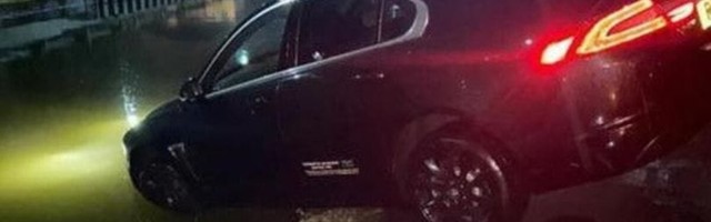 Uberisõit lõppes veekogus, reisija pidi ikkagi sõidu eest maksma