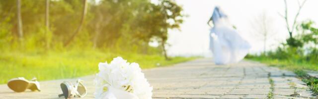 Pruut pani kontrolliva ämma tõttu altari eest viimasel hetkel jooksu