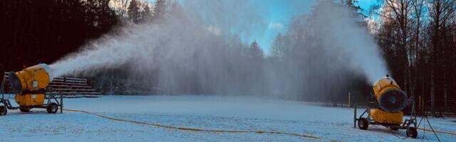 Tallinna suusaradadel alustati kunstlume tootmisega