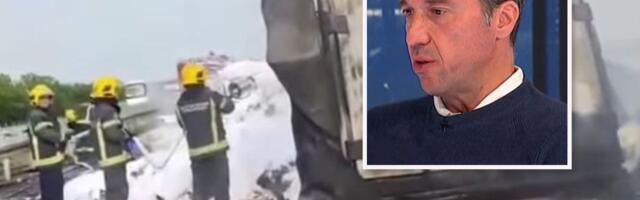 MLADEN MIJATOVIĆ OBJAVIO SNIMAK UŽASA KOD ŠIMANOVACA: Vatrogasci seku lim i gase zapaljene kamione