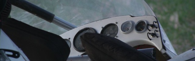 Reporter: Valgamaal Riidaja lennuväljal kukkus 55-aastane harrastuslendur motodeltaplaaniga taevast alla ja sai vigastada