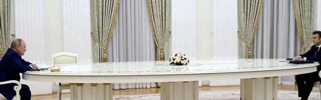 Reuters: Macronilt nõuti Moskvas Vene koroonatesti, millest keeldumise tõttu hoiti teda Putinist võimalikult kaugel