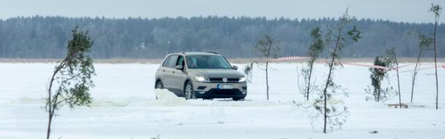 Hiiumaa ja Saaremaa vahel avatud jäätee saab kõvasti vatti: „pragusid tekib kogu aeg juurde“