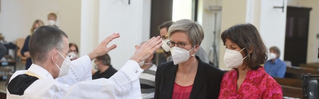 Saksamaa katoliku preestrid õnnistavad vastu Vatikani suuniseid samasoolisi paare