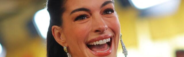 FOTOD | „Mida ta oma näoga teinud on?“ Anne Hathaway pingul nägu Oscarite jagamise üritusel tekitab küsimusi
