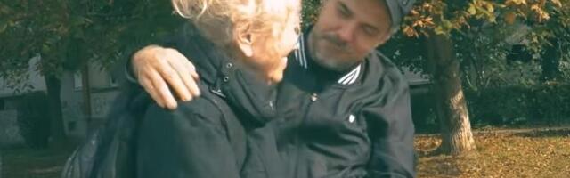 "BIO SAM ZLOSTAVLJAN SA PET GODINA, DETINJSTVO MI JE BILO TRAUMATIČNO" Naš pevač preživeo jezivi pakao, sada se ogolio pred celim svetom: Majka je plakala