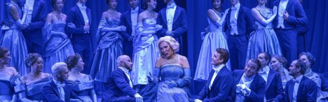 ARVUSTUS | Vanemuise „Silva“. Imeliselt ilusad inimesed helesinises unenäolises maailmas