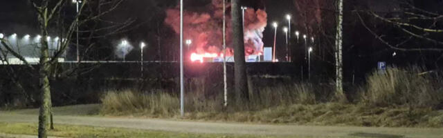 Soomes süttisid Lidli lao juures rekkad põlema