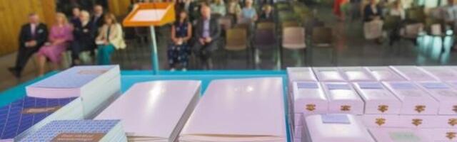 President annab teenetemärgi mitmetele meditsiini valdkonna tegijatele