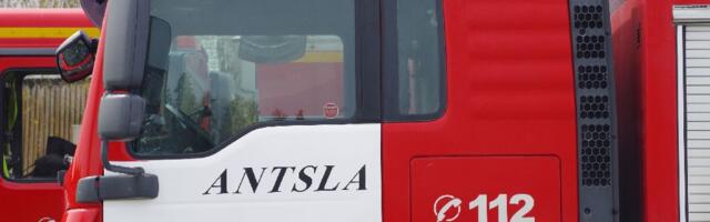 Antslas põles raudteejaama hoone