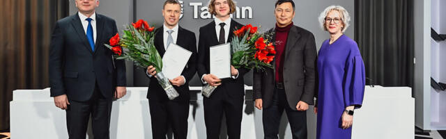 Tallinn premeeris olümpial hõbemedali võitnud Henry Sildaru ja tema treenerit Tõnis Sildaru