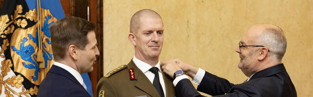 President Karis andis Martin Heremile kindrali auastme tunnused