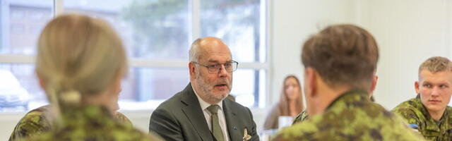President Alar Karis külastas Võrus ajateenijaid ja liitlasüksusi
