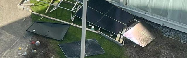 Jahmatav pilt Soomes: päikesepaneelid kukkusid katuselt laste mänguplatsile