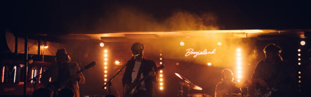 Aasta rockalbumi tiitliga pärjatud Elephants From Neptune andis välja duubelsingli “Wally Wally”