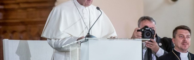 Paavst kaitseb geipaaride tsiviilpartnerlust