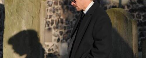 Najtajanstveniji par u svetu poznatih planira venčanje? Pevač i glumica "uhvaćeni" u šetnji, a ceo svet bruji o prstenu!