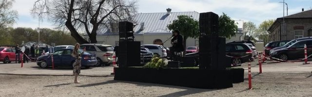 Haigla üllatas ämmaemandaid välikontserdiga