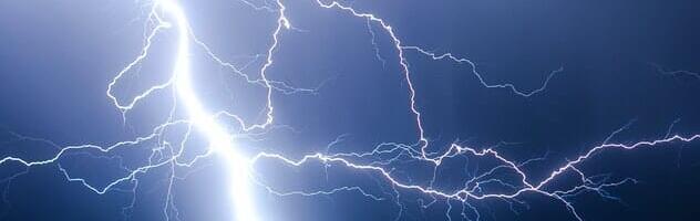 Mida kujutavad endast välk ja äike?