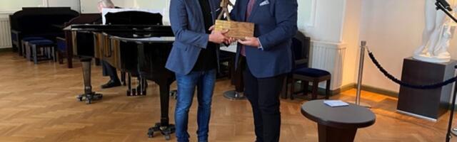 Aasta nooreks juhiks valiti Simmo Kruustük