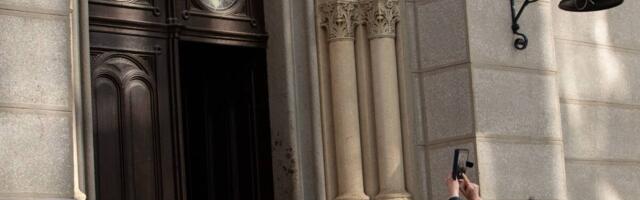 UNIŠTEN STOGODIŠNJI VITRAŽ NA SRPSKOJ SVETINJI: Otkriveni DETALJI vandalizma u Zagrebu, oglasili se crkva i policija (FOTO)