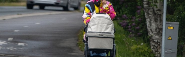 FOTOD | Miljonärist ärimehega tütre saanud Mai Palling käis beebiga jalutamas
